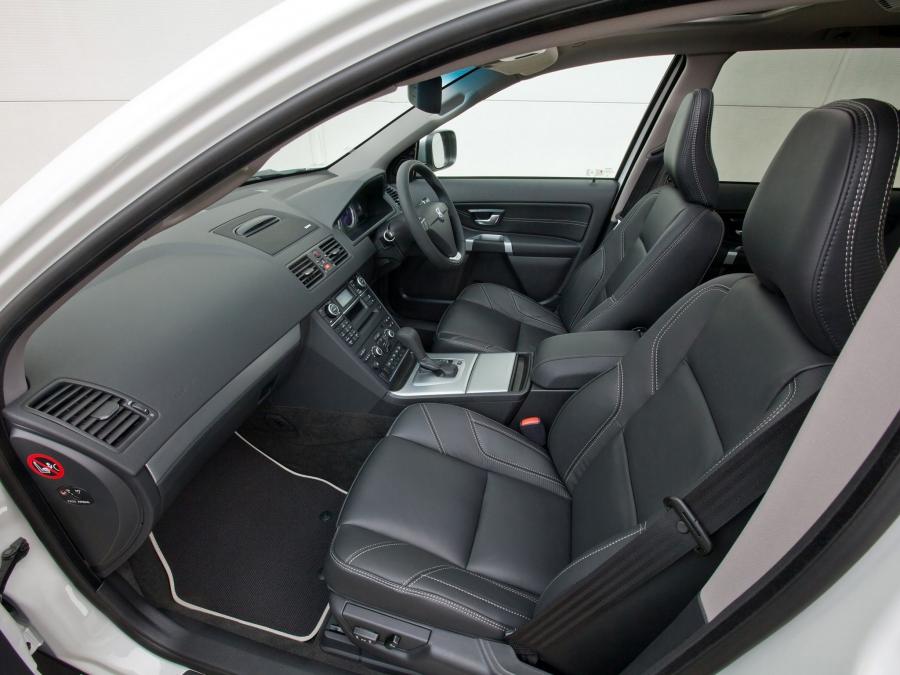  Volvo XC90 R-Design 2012 года  (UK) (фото 5 из 36)